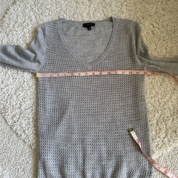 The Limited Gray V-Neck Wool Blend Knit Long Sleeve Sweater Size XS or Small - Picture 6 of 8